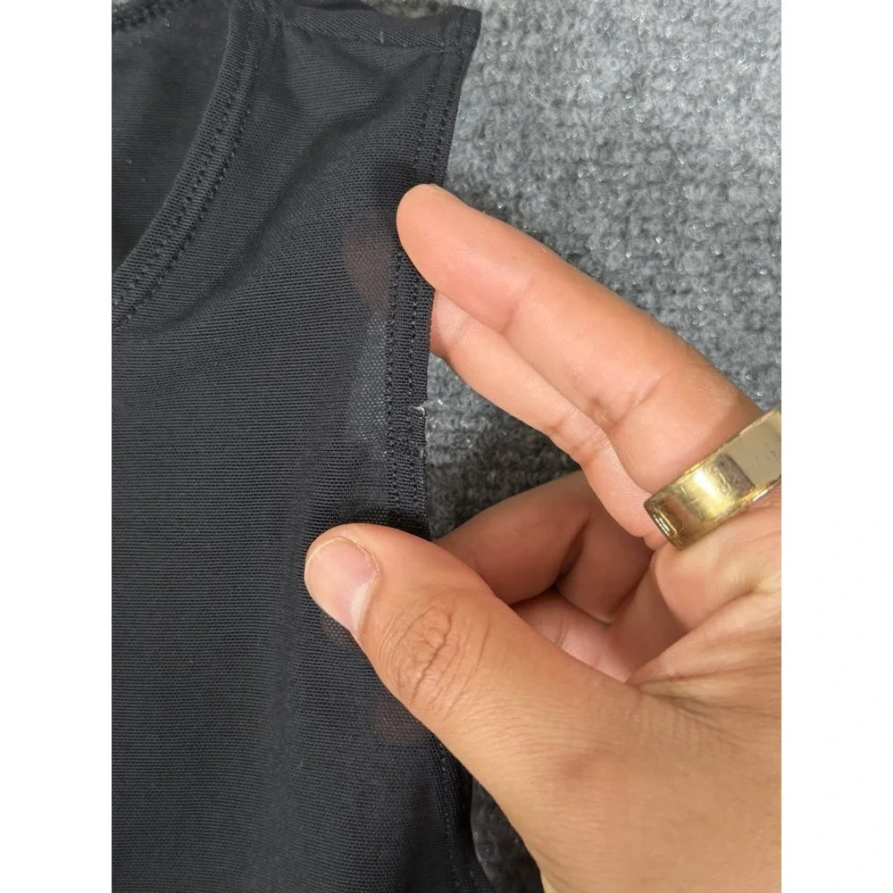 ALO Yoga top has